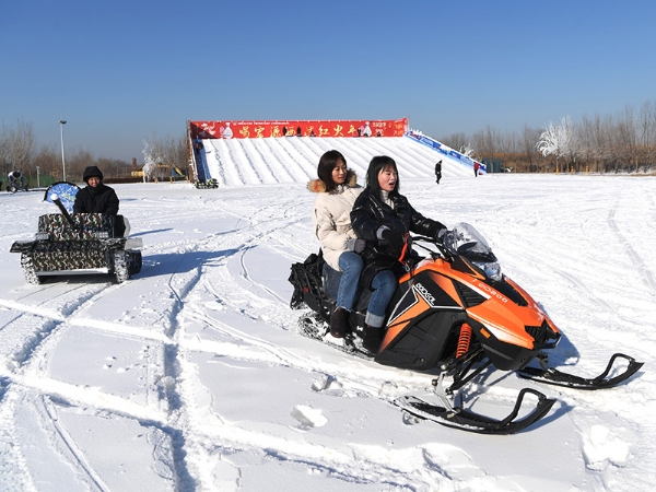 Snow mobile