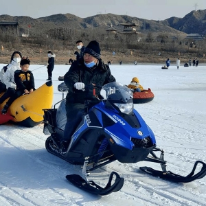 Snow mobile