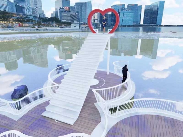 Internet celebrity bridge