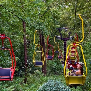 Low-altitude cable car